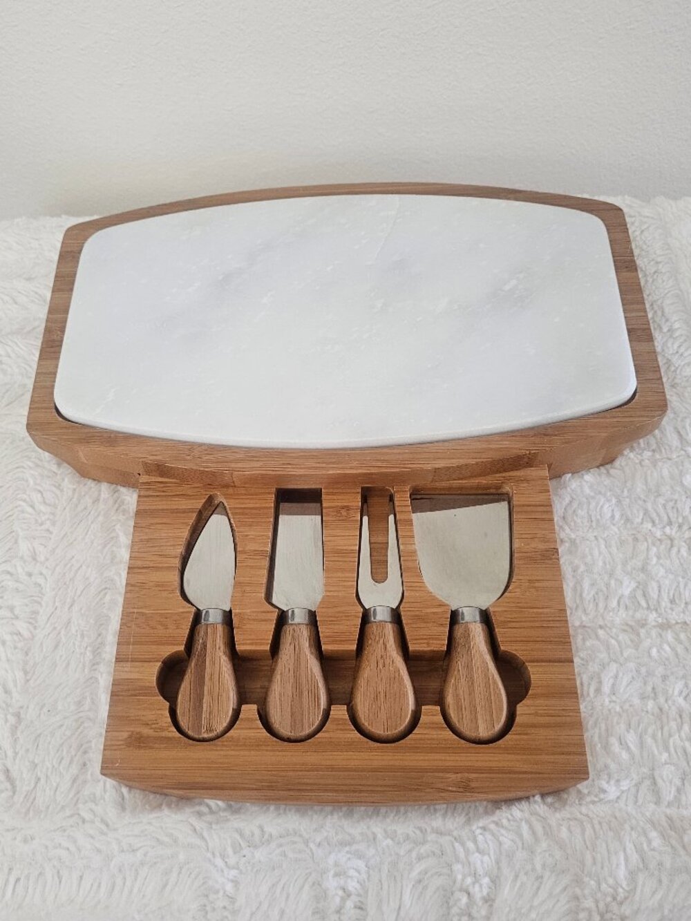 B. Smith cheese board set